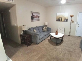 Cheerful 3 bedroom house with free parking